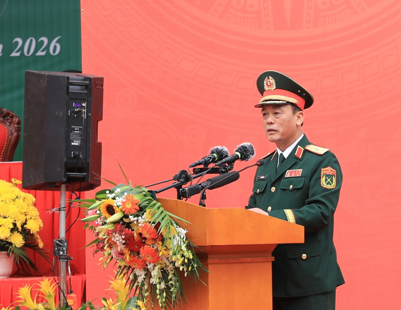 Bí thư Thành ủy Nguyễn Duy Ngọc dự lễ giao nhận quân tại điểm số 4 Ban chỉ huy phòng thủ khu vực 3 - Hồng Hà -0