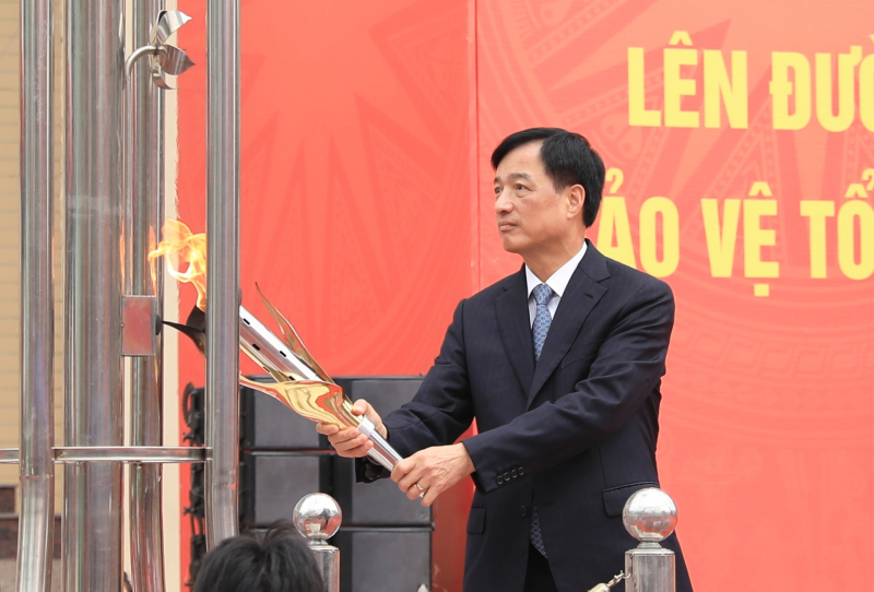 Bí thư Thành ủy Nguyễn Duy Ngọc dự lễ giao nhận quân tại điểm số 4 Ban chỉ huy phòng thủ khu vực 3 - Hồng Hà -0