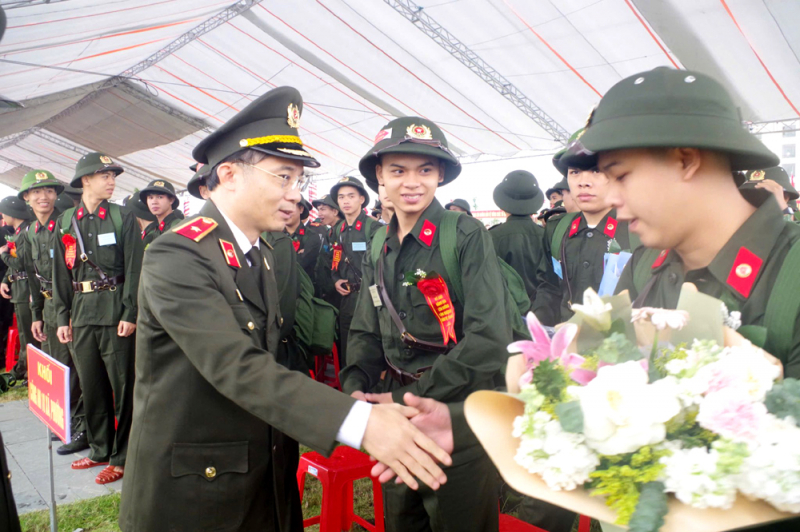 Gần 1.700 tân binh Hà Tĩnh náo nức lên đường nhập ngũ -0