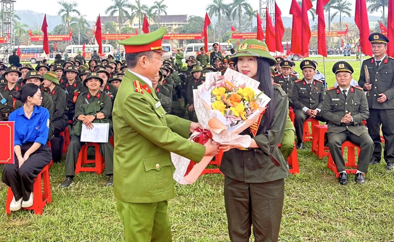 Gần 1.700 tân binh Hà Tĩnh náo nức lên đường nhập ngũ -0