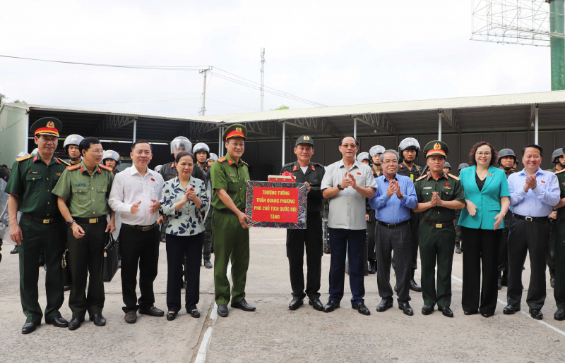 Phó Chủ tịch Quốc hội kiểm tra công tác bảo vệ bầu cử tại Phòng CSCĐ Công an TP Cần Thơ -0