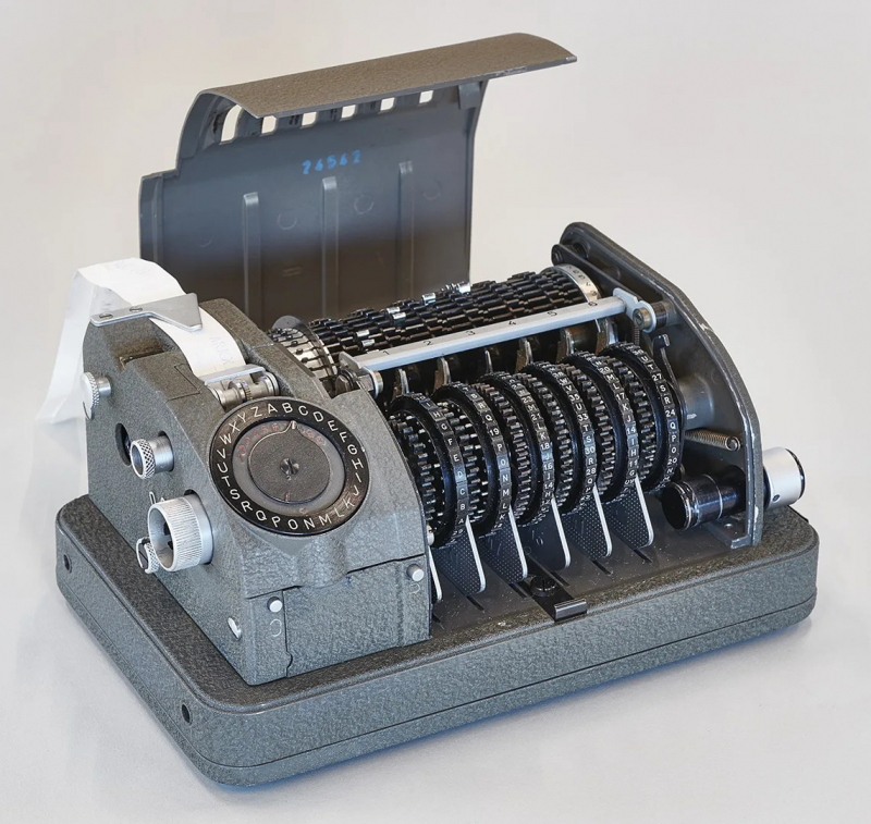 Bí mật của  những người “bán khóa”  -0