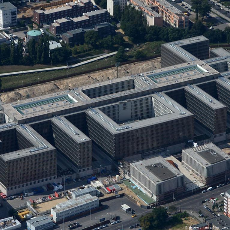 Bí mật của  những người “bán khóa”  -0