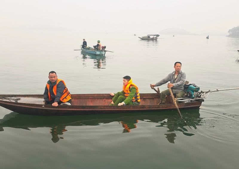 Trao Bằng khen tặng công dân Hà Ngọc Sơn dũng cảm cứu 6 nạn nhân tại hồ Thác Bà -0
