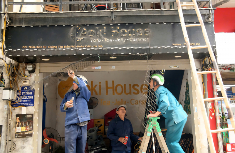 Hoàn Kiếm: Kiên quyết xử lý vi phạm trật tự đô thị khu vực đường sắt -0