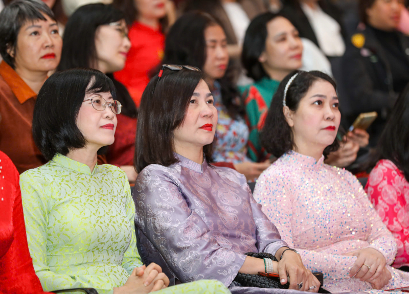 Phát huy vai trò của nữ cán bộ, chiến sĩ Cục Truyền thông CAND trong xây dựng lực lượng, văn hoá CAND -2