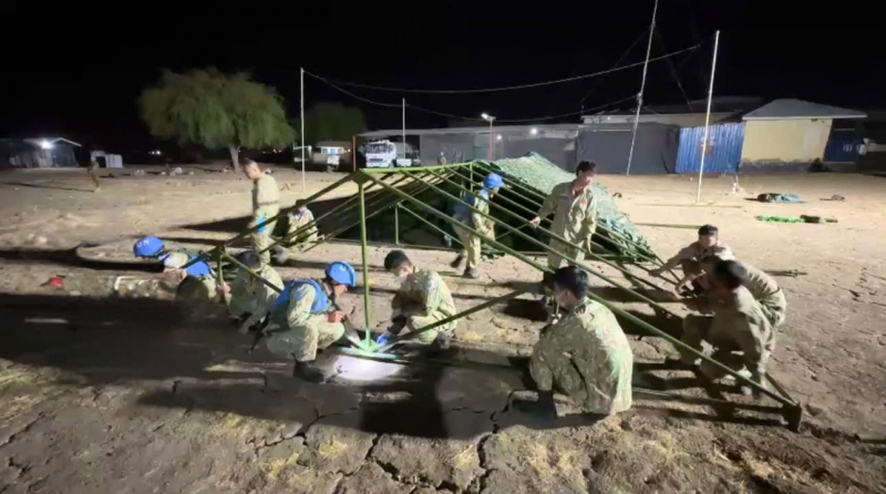 Chiến sĩ mũ nồi xanh Việt Nam xuyên đêm hỗ trợ người dân giữa điểm nóng Abyei -0