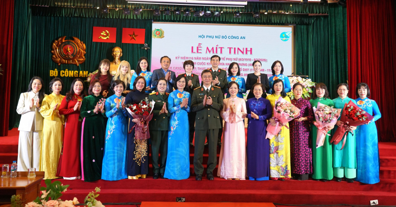 Hội Phụ nữ Bộ Công an điểm tựa tin cậy, mái nhà chung ấm áp -0