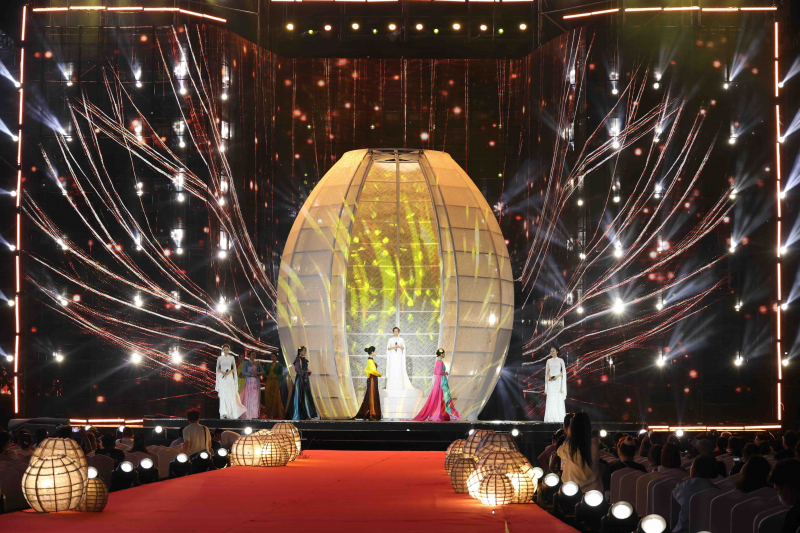 Ấn tượng đêm khai mạc Lễ hội áo dài TP Hồ Chí Minh năm 2026 -1