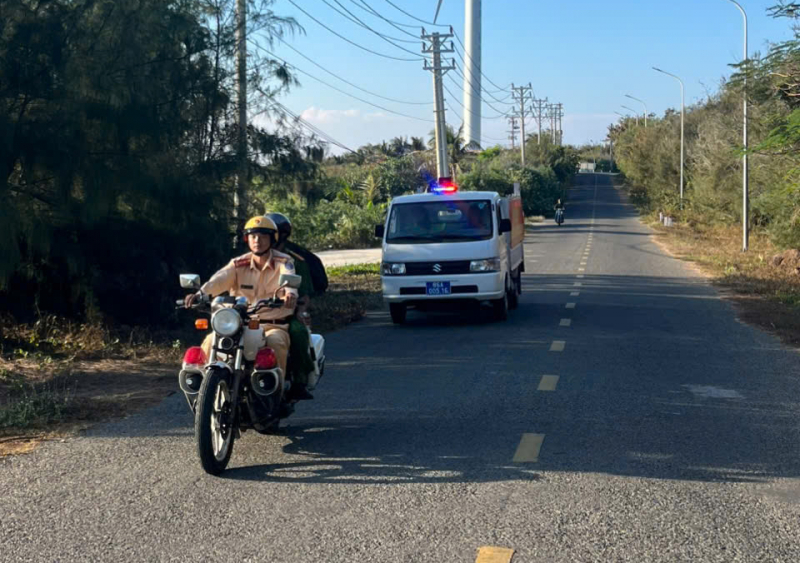 Công an Đặc khu Phú Quý đảm an ninh trật tự cho Ngày hội non sông -0