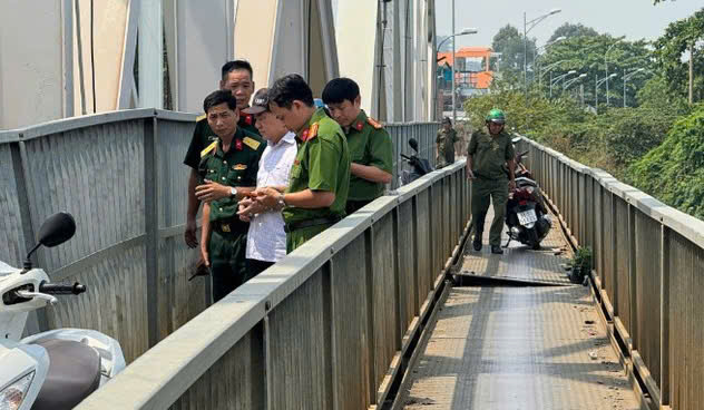 Sà lan tông cầu Ghềnh khiến nhiều người bị thương và gây gián đoạn đường sắt Bắc - Nam -0