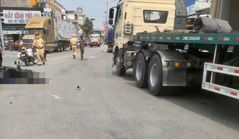 Va chạm với xe đầu kéo, nữ sinh 16 tuổi gặp nạn thương tâm -0