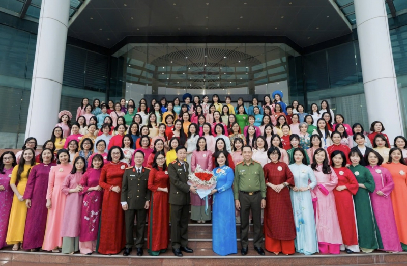 Lan tỏa tinh thần đoàn kết và khát vọng cống hiến của phụ nữ Tổng Công ty viễn thông MobiFone -0