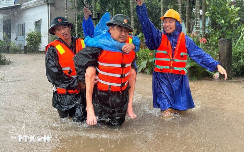 Da Nang, Oxfam join hands to support flood victims -0