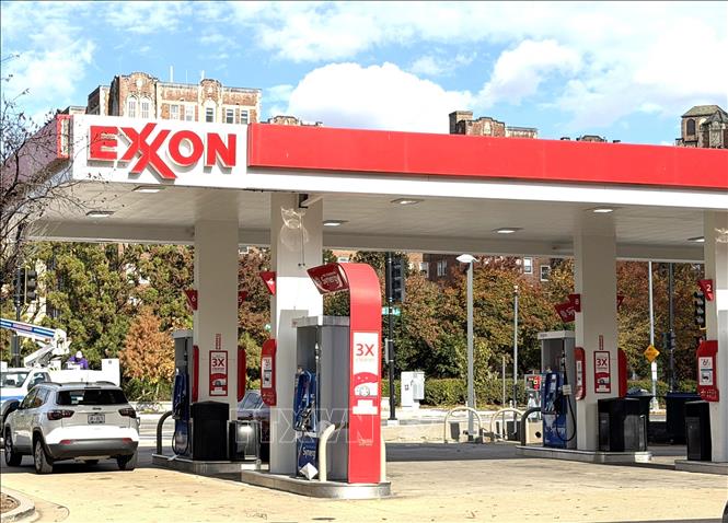 Giá xăng dầu tại Mỹ tăng dựng đứng, áp lực lạm phát bủa vây -0