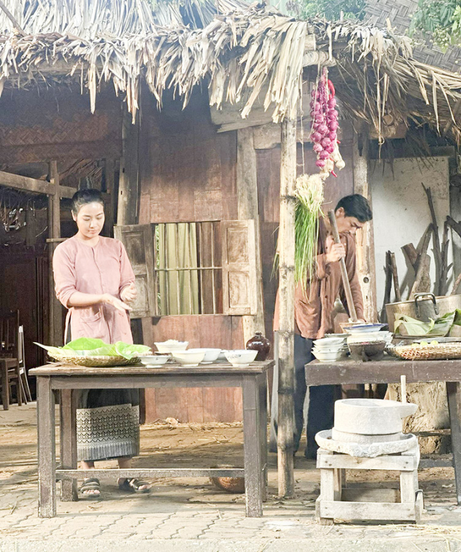 Chuyện về những nghệ sĩ hóa thân trong “Tận hiến” -1