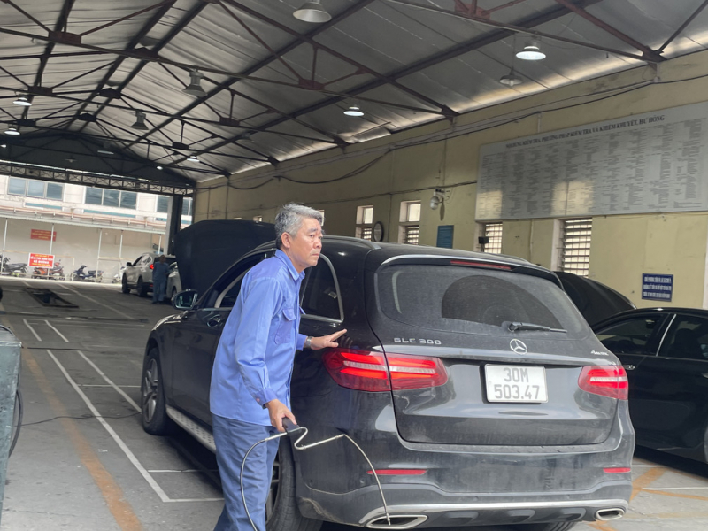 Đạp hết ga khi đăng kiểm xe dầu: Có làm hỏng động cơ? -0