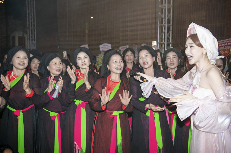 khi ngu%3fi dân du%3fc tham gia s%3fn xu%3ft và chia s%3f s%3fn ph%3fm van hóa dã t%3fo ra hi%3fu %3fng tích c%3fc nhu tru%3fng h%3fp mv b%3fc bling-%3fnh báo cand.jpg.jpg -1