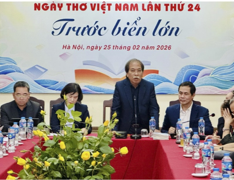 nhà tho nguy%3fn quang thi%3fu, ch%3f t%3fch hnv vn ch%3f trì cu%3fc h%3fp báo.jpg -0