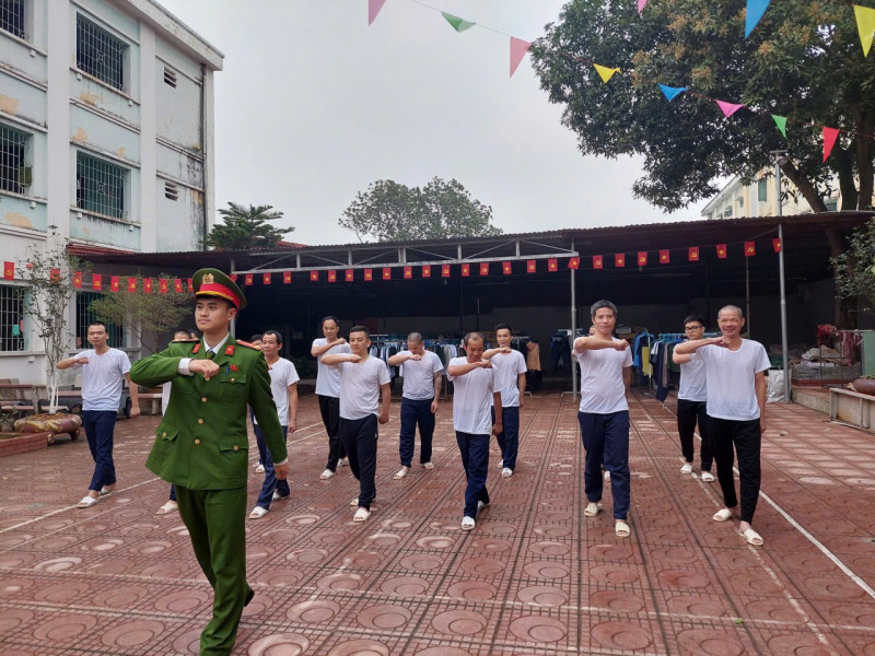 Hồi sinh những mảnh đời lầm lỡ -0