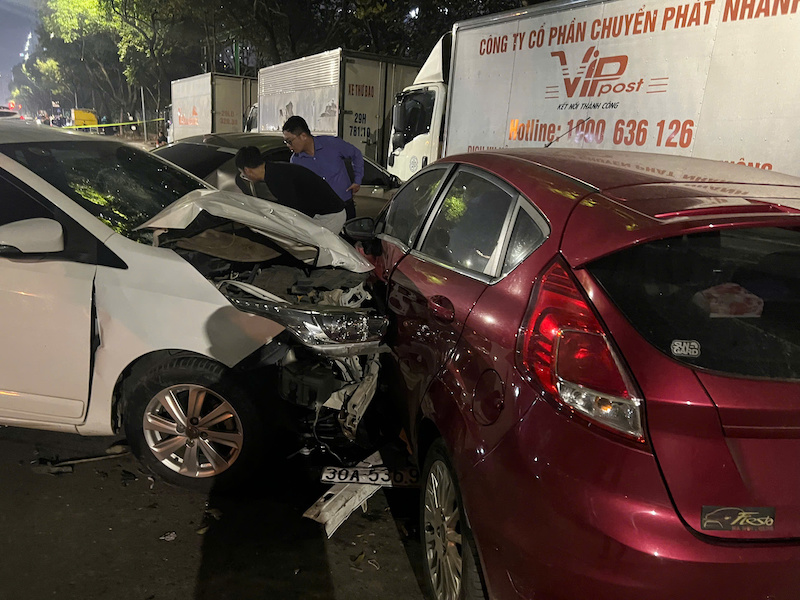 Khẩn trương điều tra vụ tai nạn giao thông liên hoàn làm 1 người tử vong, 2 người bị thương trên đường Nguyễn Chánh -0