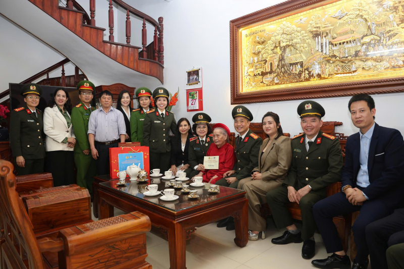 Phụ nữ Công an nhân dân – Bản lĩnh, nhân văn, lặng thầm giữ bình yên -1