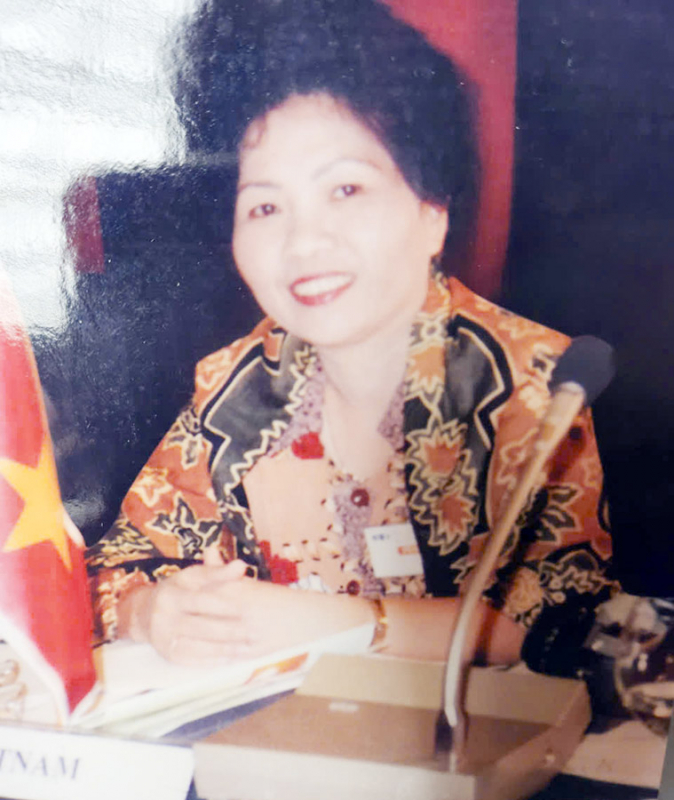 Hồng nhan và chiến tranh - Bản trường ca của hy sinh và phẩm hạnh -1