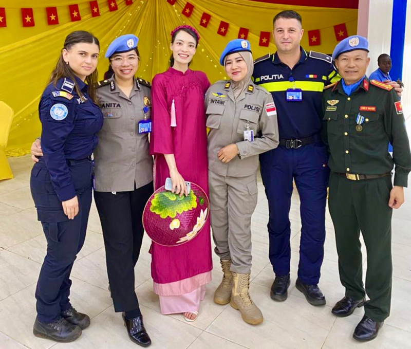 “Hoa xương rồng” trong nắng gió châu Phi -0