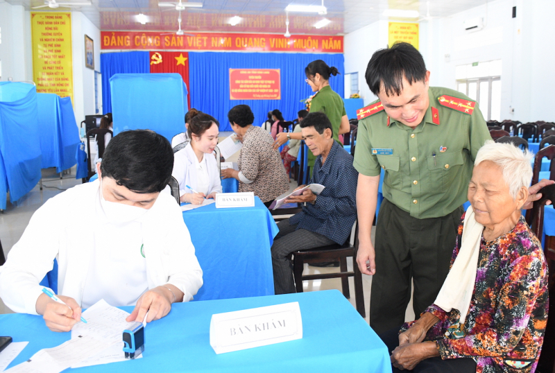 Công an các tỉnh miền Tây tăng cường công tác tuyên truyền bầu cử -0