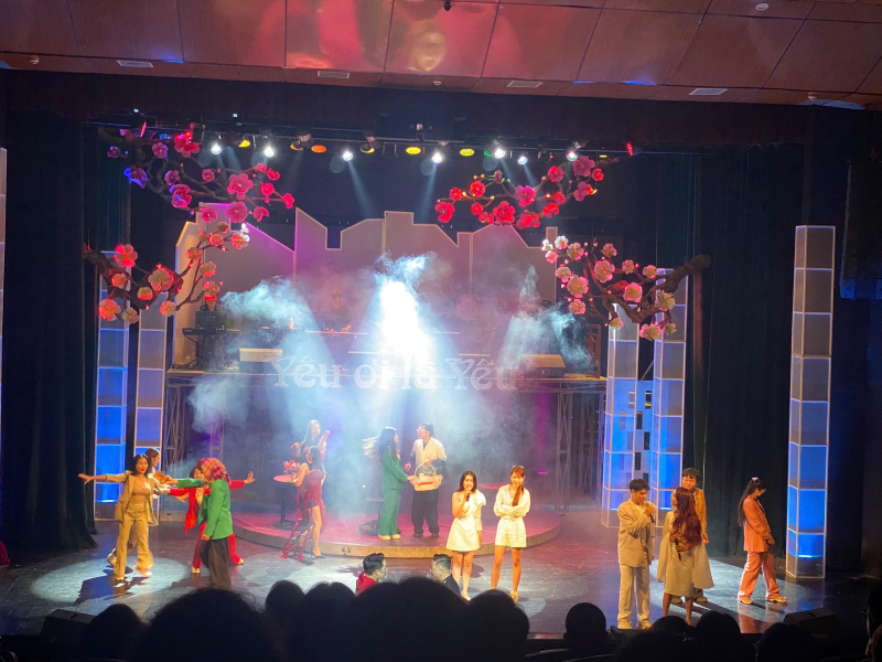 Sân khấu Thủ đô sáng đèn dịp Quốc tế Phụ nữ -0