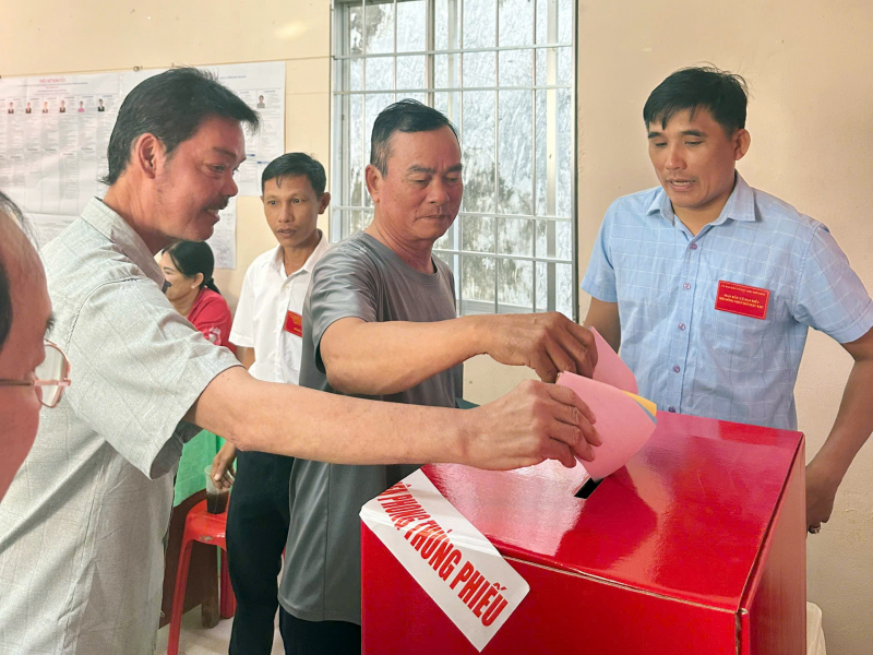 Cử tri đặc khu Thổ Châu nô nức đi bỏ phiếu bầu cử sớm -1