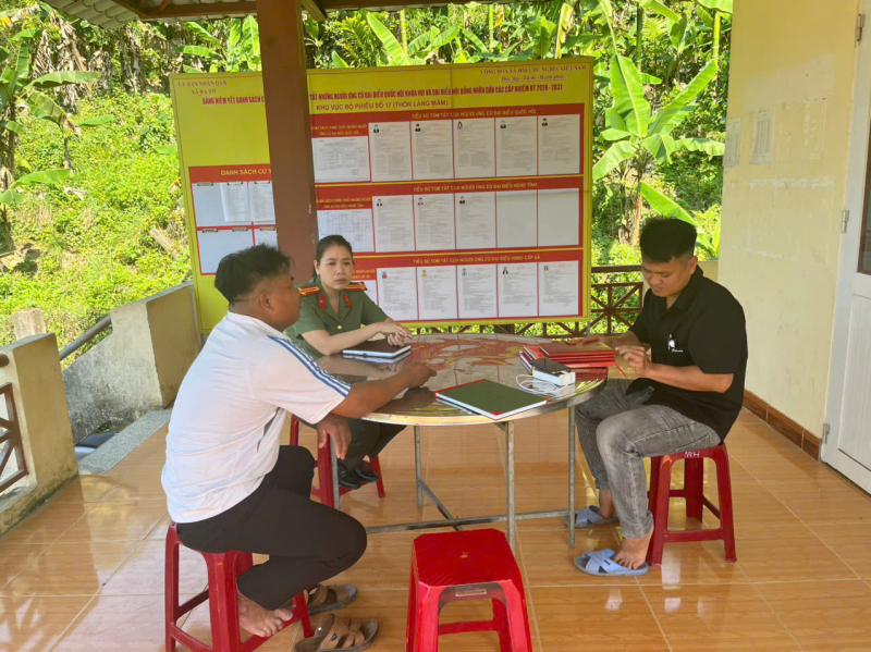 “Lá chắn thép” bảo vệ bầu cử nơi biên cương, biển đảo tại miền Trung  -0