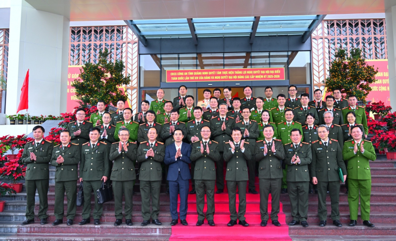 Minister Luong Tam Quang works with Quang Ninh Provincial Police Department -0