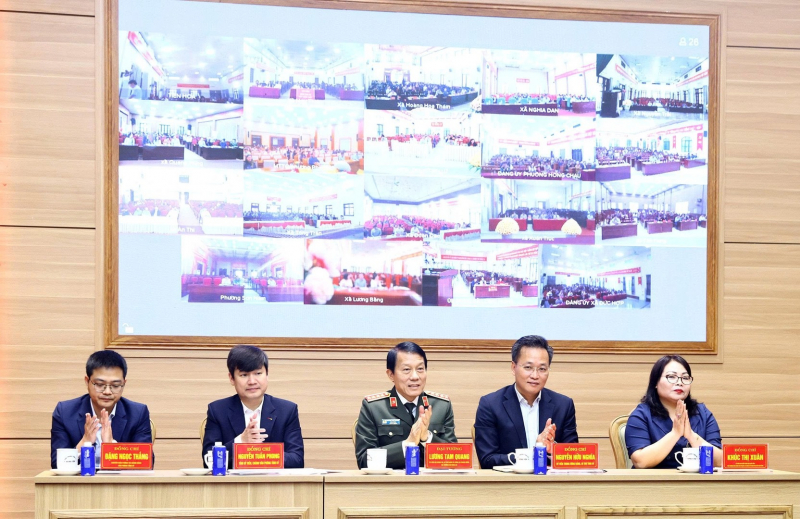 Minister Luong Tam Quang meets voters in Hung Yen province -0