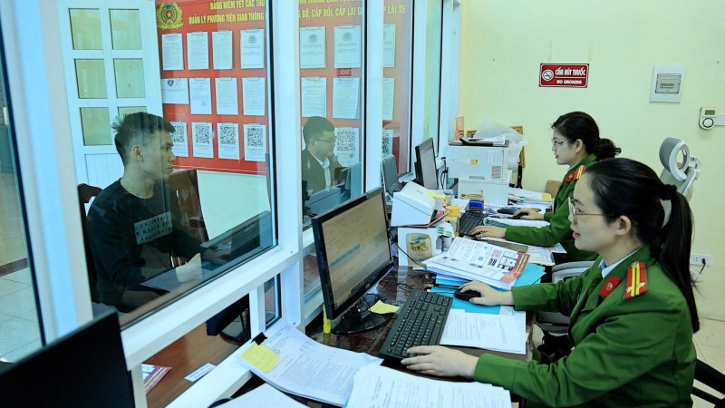 Đẩy mạnh chuyển đổi số trong giải quyết thủ tục hành chính, phục vụ nhân dân -0