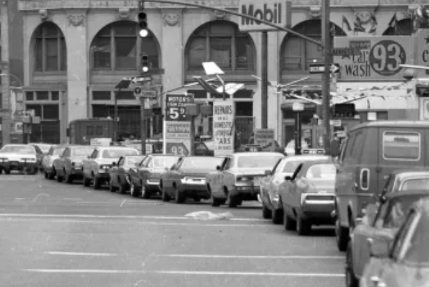 Nhìn lại những cú sốc giá năng lượng thế giới hơn nửa thế kỷ qua -0