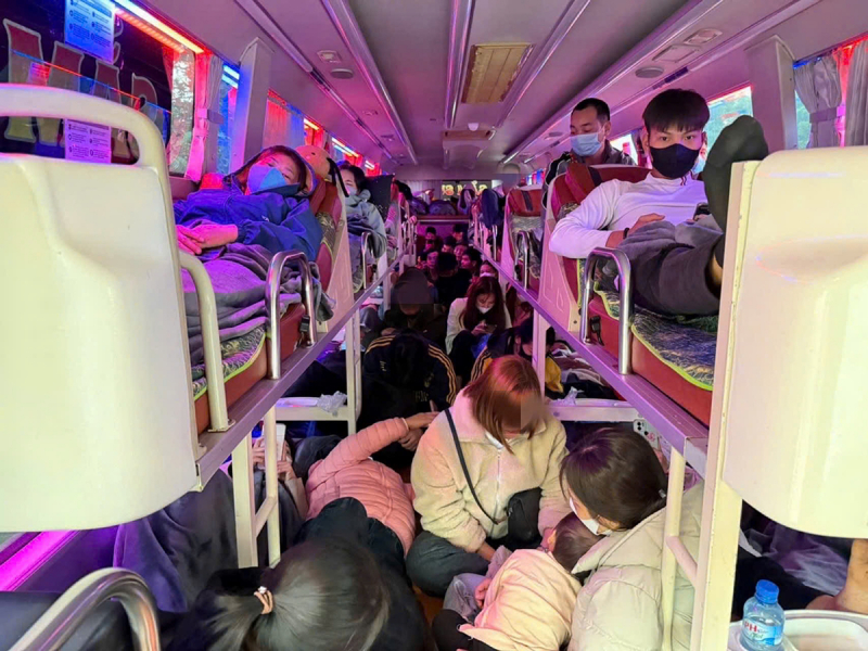 Xử phạt hơn 200 triệu xe khách chở quá 300% số người được phép -0