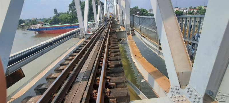 Dự kiến sáng 12/3 sẽ thông tàu Bắc-Nam qua cầu Ghềnh  -0