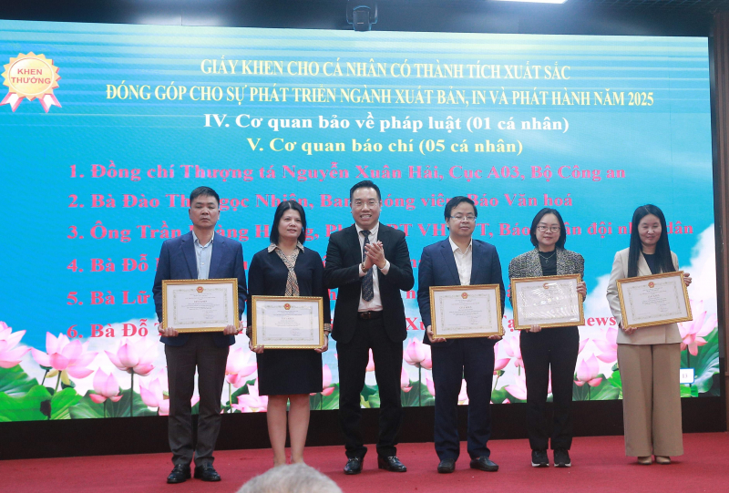 Xuất bản vẫn phụ thuộc vào mảng sách giáo dục, chật vật vì sách giả, sách lậu -0