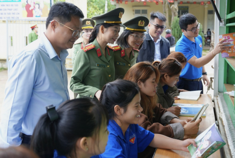 Chủ động bảo vệ an ninh, an toàn cho ngày hội lớn -0