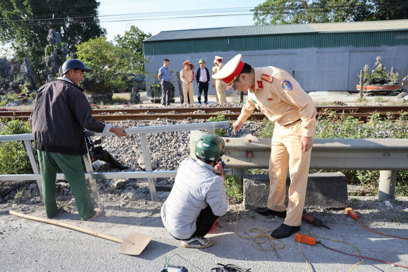 Đường sắt còn hơn 2400 lối đi tự mở chưa được xử lý  -0