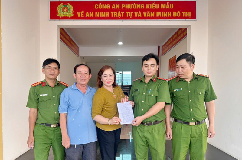 Công an phường nhanh chóng làm rõ vụ lừa đảo, thu hồi tài sản cho bị hại -0