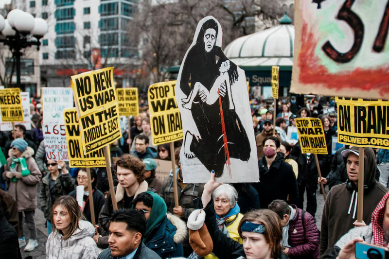 Những tiếng nói giữa làn lửa đạn -0