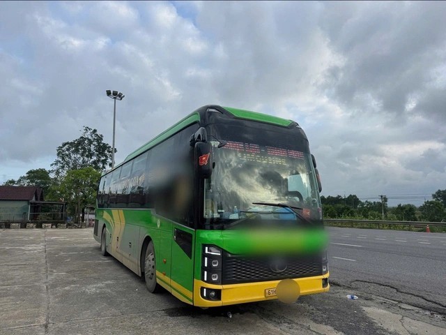 Phạt xe khách 153 triệu đồng vì chở vượt 28 người so với quy định -0