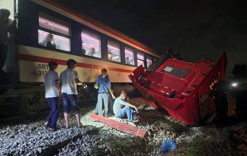 Khởi tố vụ tài xế xe container cố tình vượt rào chắn đường sắt khi cần chắn đã hạ -0