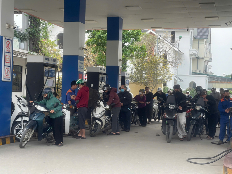 Giá xăng tăng mạnh nhưng doanh nghiệp bán lẻ xăng dầu vẫn lỗ -0