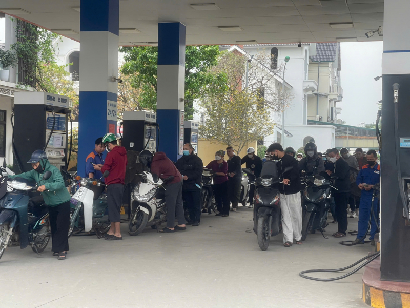 Bộ Công Thương kiến nghị khẩn trương bình ổn giá xăng dầu -0