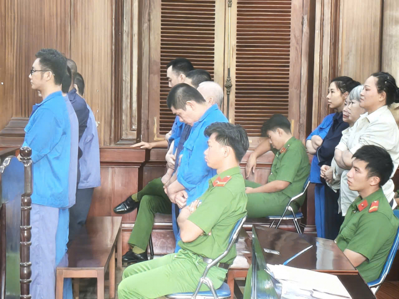 Băng nhóm vận chuyển tiền trái phép qua biên giới và rửa tiền lãnh án -0