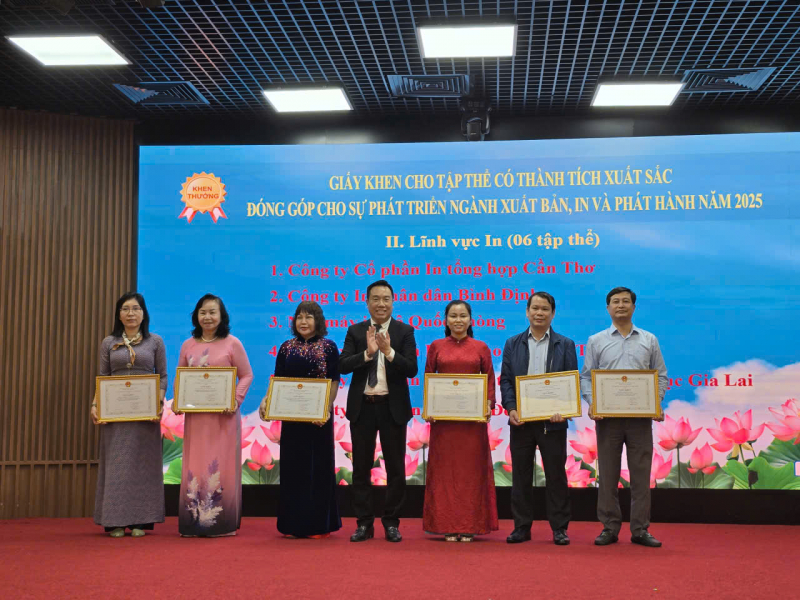 Xuất bản vẫn phụ thuộc vào mảng sách giáo dục, chật vật vì sách giả, sách lậu -0