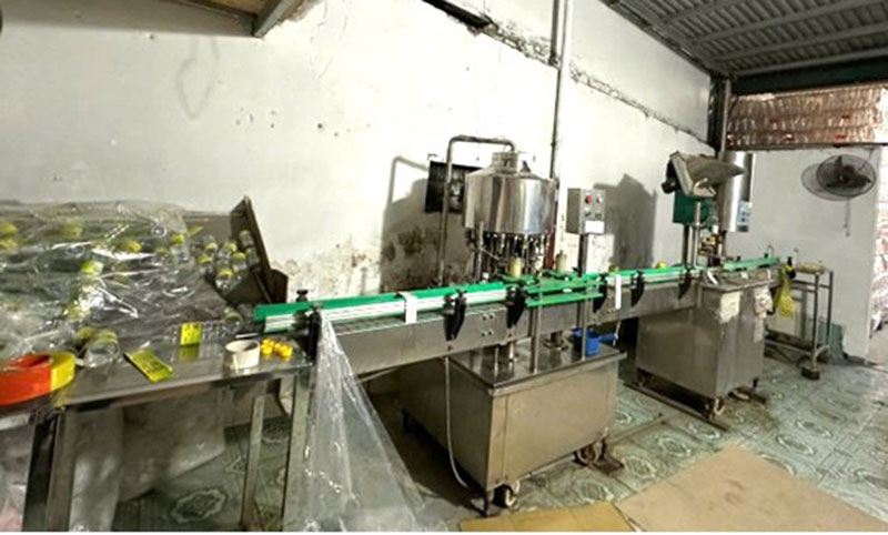 Khởi tố, bắt tạm giam bị can sản xuất dấm ăn giả với số lượng lớn -0